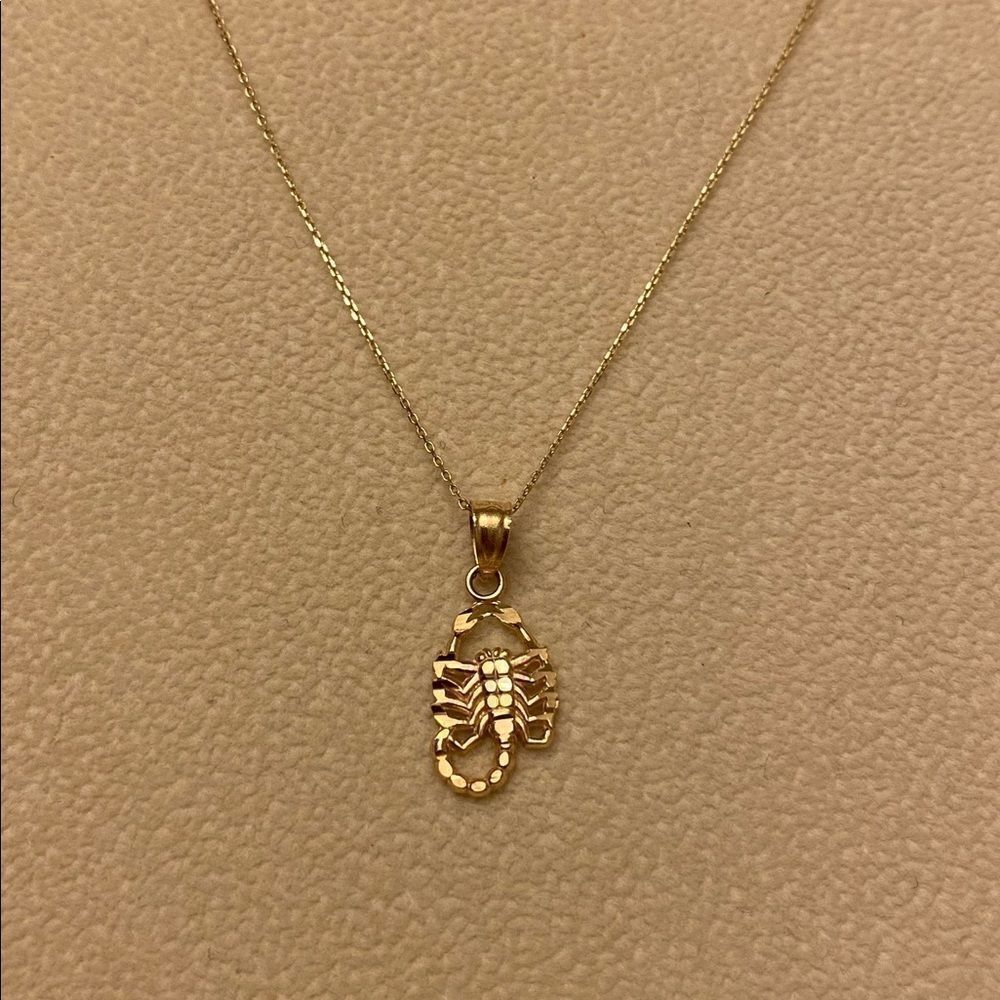 Scorpion 14k Solid Gold Pendant perfect gift - Picture 6 of 9
